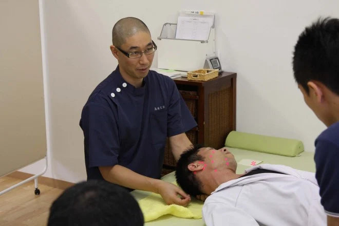 A demonstration of FMT Seitai techniques.