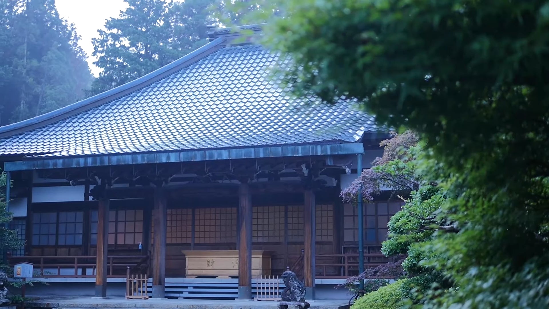 A peaceful Japanese Buddhist temple.